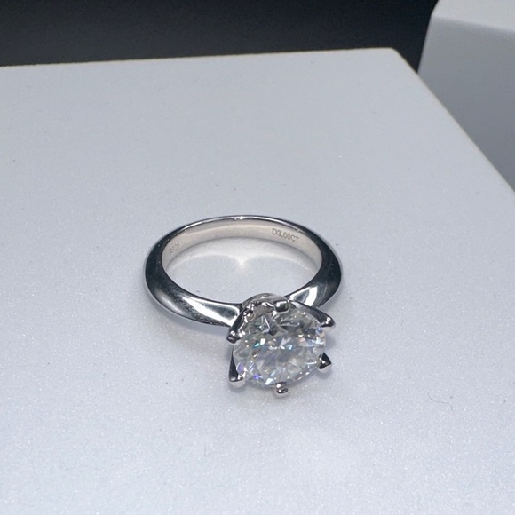 Stunning Silver Ring with Brilliant 3 ct Moissanite Clear Stone - Picture 4 of 6